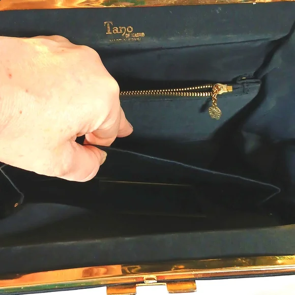 👜 1940s Tano of Madrid Black Silk Handbag Gold Clasp Made in Spain Retro - Picture 13 of 14